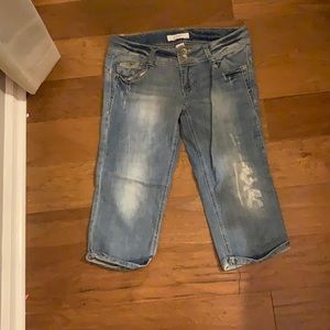 Candies Bermuda/ Capri ripped jeans